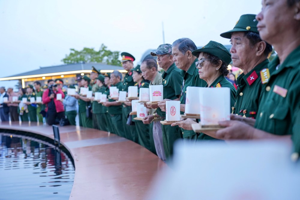 Núi Bà Đen tổ chức dâng đăng tưởng nhớ các anh hùng liệt sĩ ngày 27.7 - ảnh 3