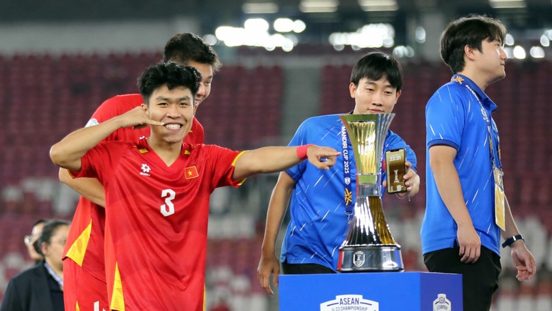 Trung vệ thép của U23 Việt Nam gia nhập CLB CAHN - ảnh 1