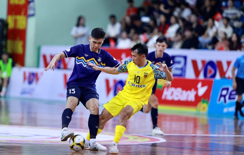 Ca sĩ Hoàng Bách tiếp lửa futsal bằng sáng tác mới - ảnh 2