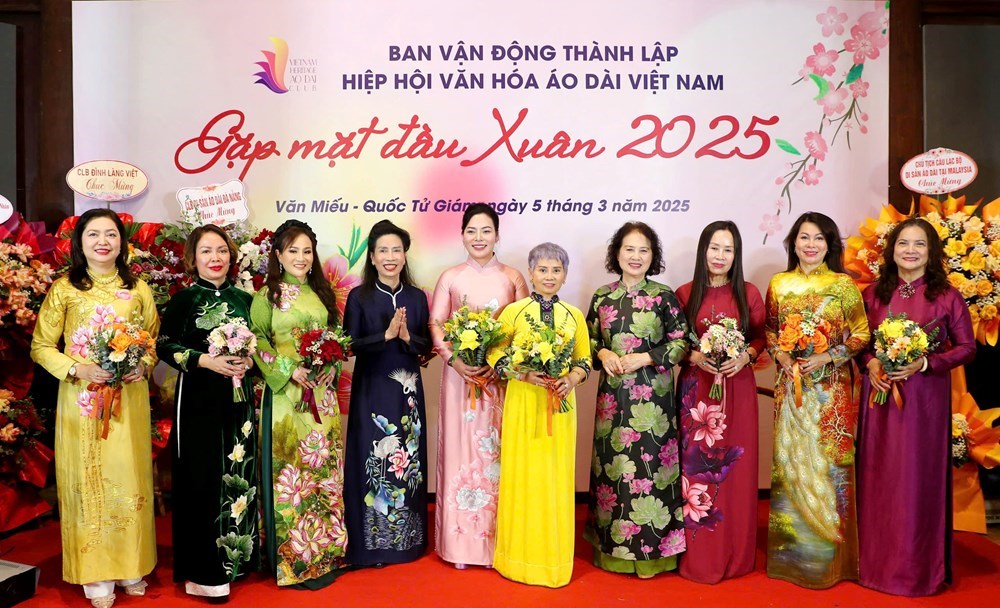 https://media.baovanhoa.vn/zoom/1000/uploaded/ngoctrung/2025_08_05/hiep-hoi-van-hoa-ao-dai-viet-nam-01_iepd.jpg