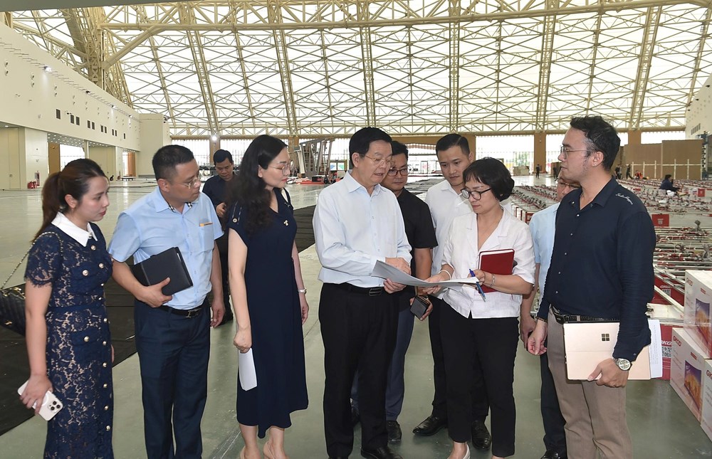 Phó Thủ tướng Mai Văn Chính hoan nghênh tiến độ thi công Triển lãm Thành tựu đất nước - ảnh 1