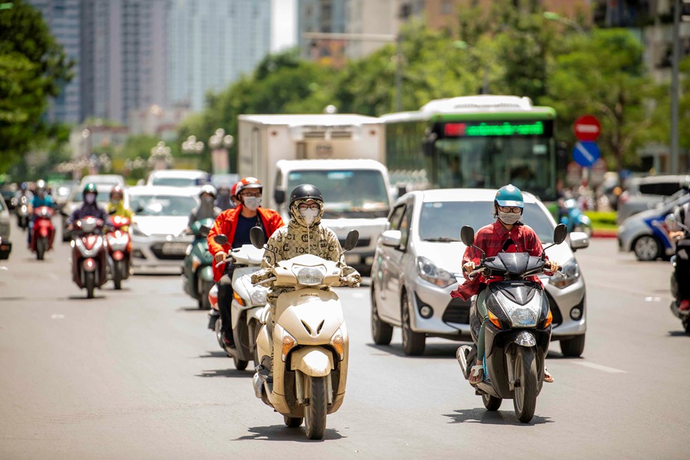 Dự báo thời tiết 13.8: Hà Nội ngày nắng nóng, Nam Bộ về đêm có mưa rào - ảnh 1