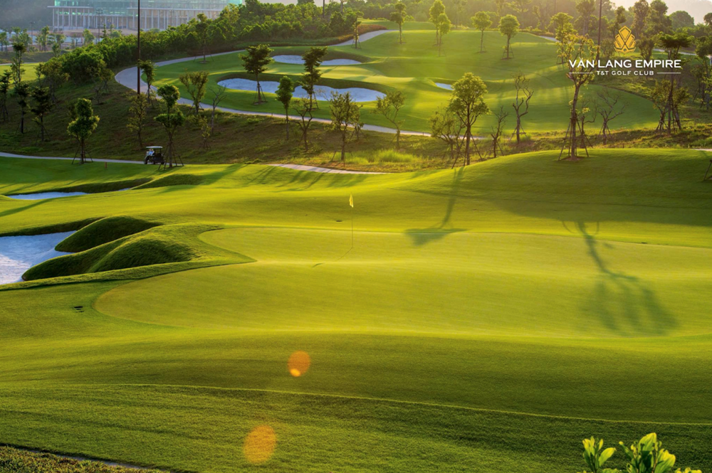 Cán bộ, nhân viên Văn Lang Empire T&T Golf Club sẽ được NTK Lê Thanh Hòa thiết kế đồng phục riêng - ảnh 4