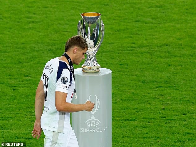 Tottenham đánh rơi lợi thế 2 bàn, thua PSG ở loạt luân lưu Siêu cúp châu Âu - ảnh 1