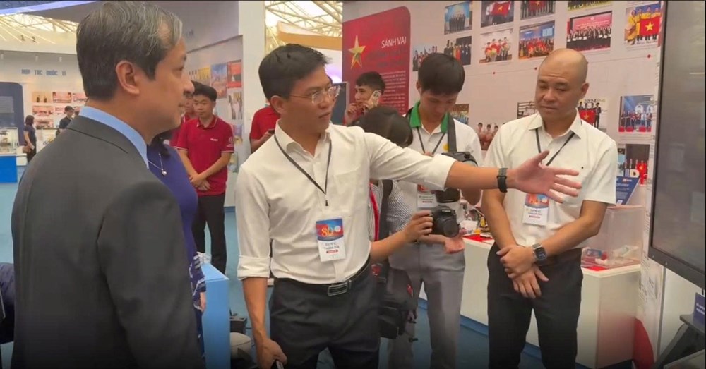 Nhà xuất bản Giáo dục Việt Nam tham gia Triển lãm Thành tựu đất nước - ảnh 4