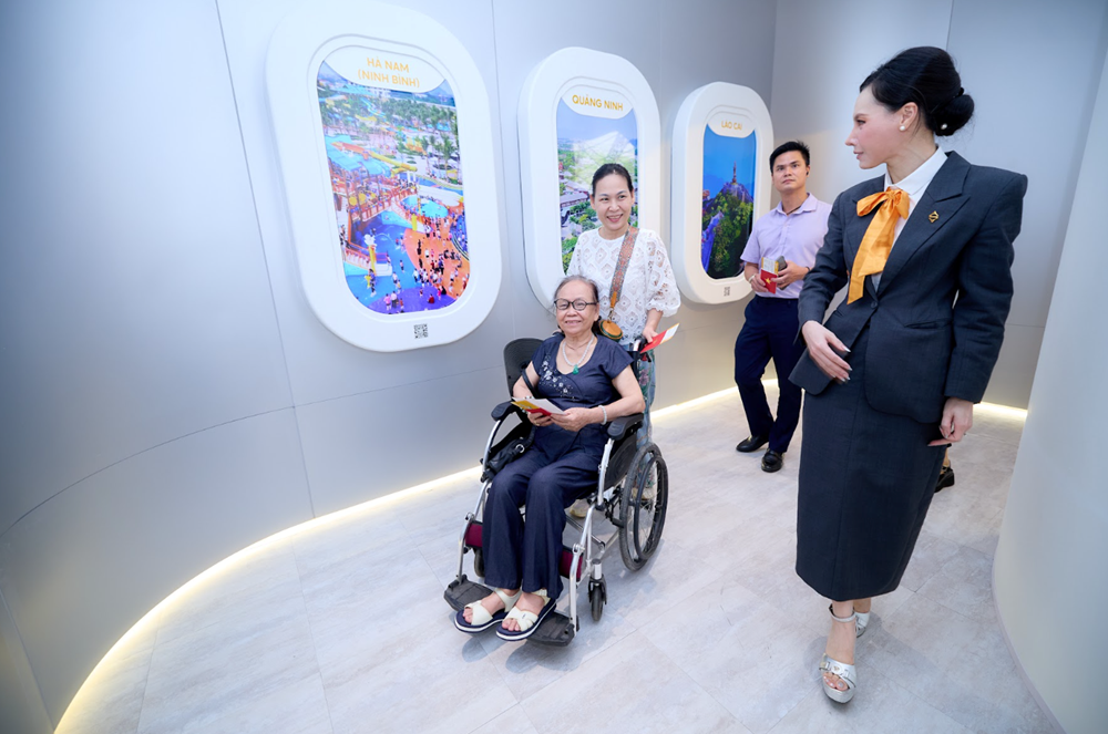 Du khách thích thú với gian hàng đặc biệt của Sun Group tại Triển lãm A80 - ảnh 5