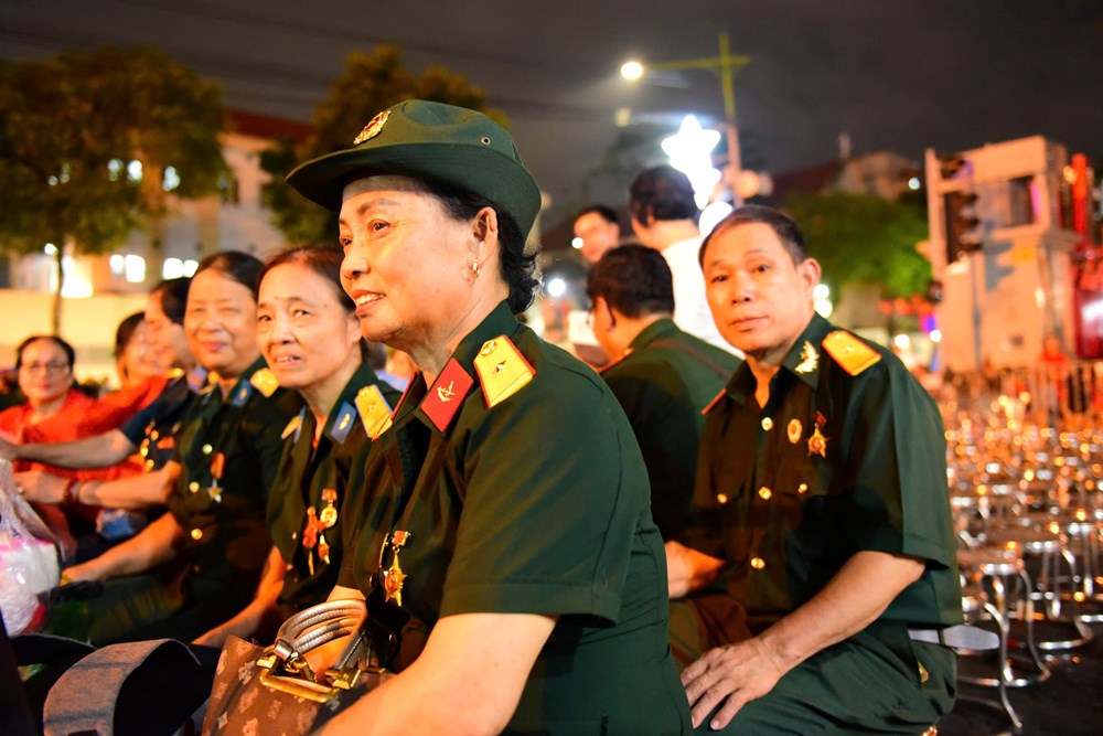 Những người góp phần cho đất nước yên vui, tự do có mặt từ đêm trước chờ Tổng duyệt - ảnh 3