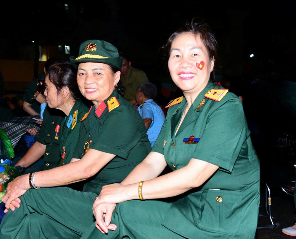 Những người góp phần cho đất nước yên vui, tự do có mặt từ đêm trước chờ Tổng duyệt - ảnh 4