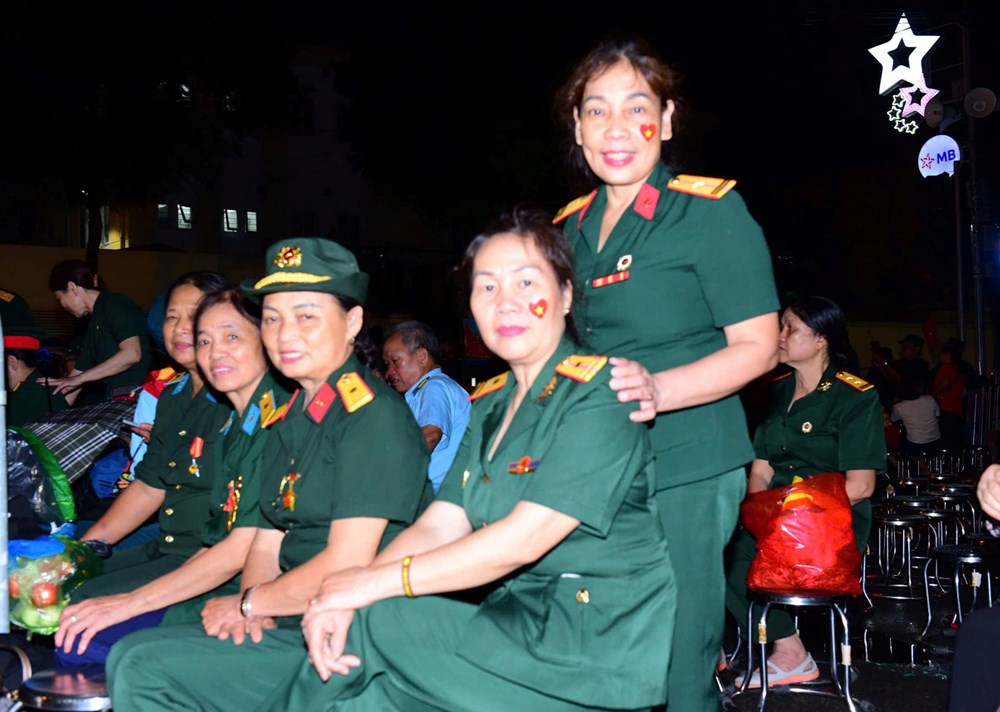 Những người góp phần cho đất nước yên vui, tự do có mặt từ đêm trước chờ Tổng duyệt - ảnh 5