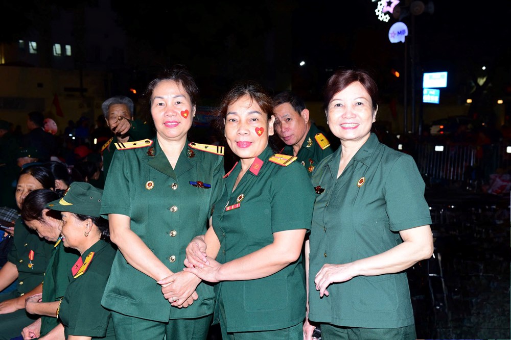 Những người góp phần cho đất nước yên vui, tự do có mặt từ đêm trước chờ Tổng duyệt - ảnh 6
