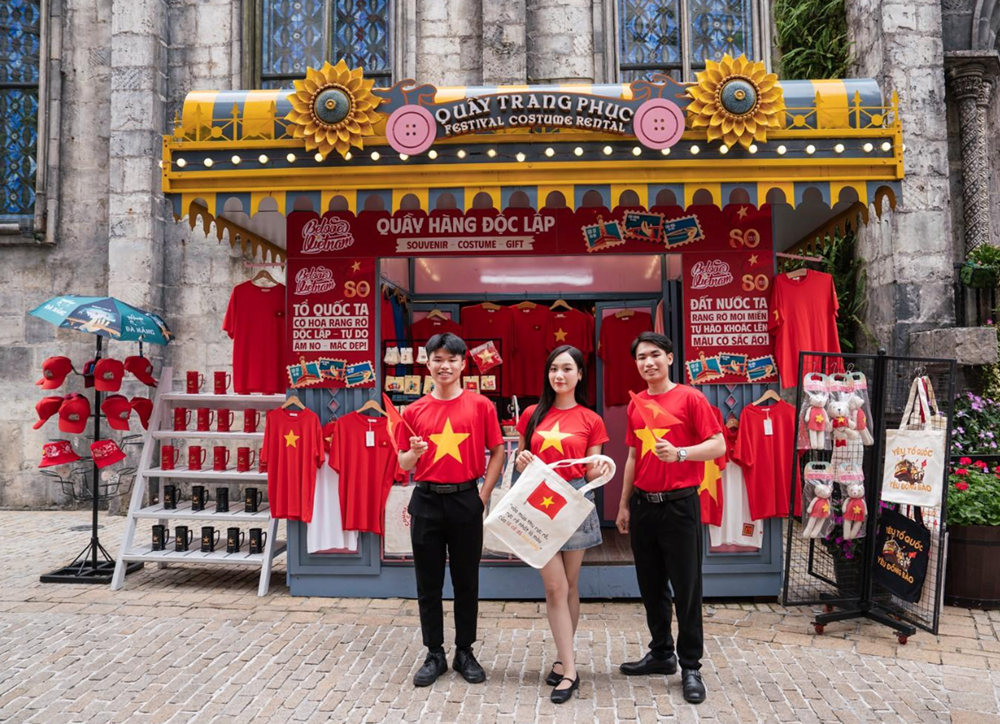 Hàng nghìn du khách check in đỉnh Bà Nà trong ngày đầu tiên của kỳ nghỉ lễ 2.9 - ảnh 6