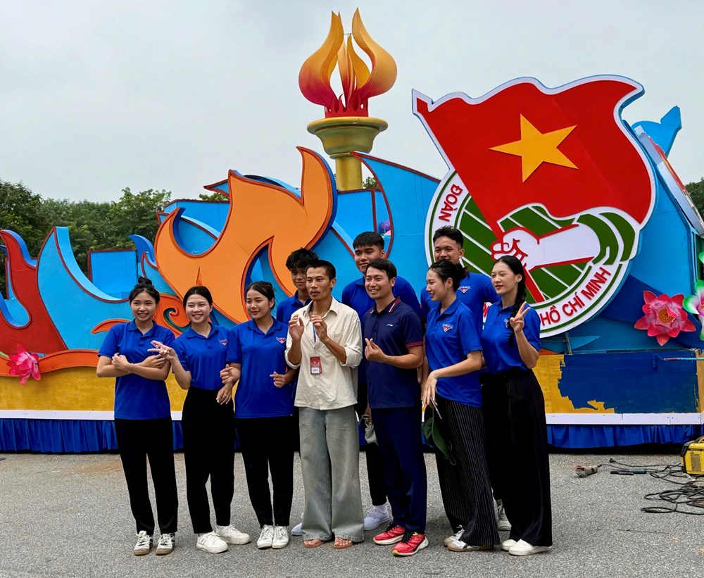 Bộ trưởng Nguyễn Văn Hùng kiểm tra công tác chuẩn bị xe mô hình phục vụ Lễ diễu binh, diễu hành kỷ niệm 80 năm Quốc khánh - ảnh 3