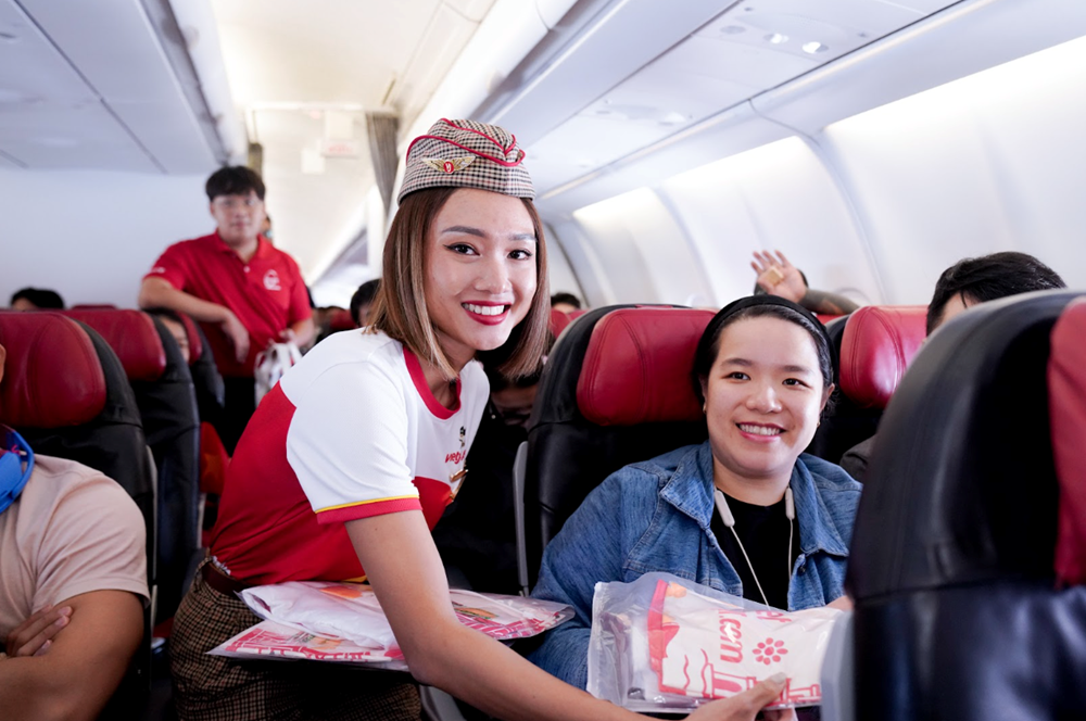 Những chuyến bay Vietjet mang cờ đỏ - sao vàng rực rỡ khắp trong ngoài nước dịp kỷ niệm 80 năm Quốc khánh 2.9 - ảnh 4