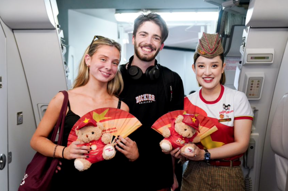 Những chuyến bay Vietjet mang cờ đỏ - sao vàng rực rỡ khắp trong ngoài nước dịp kỷ niệm 80 năm Quốc khánh 2.9 - ảnh 5