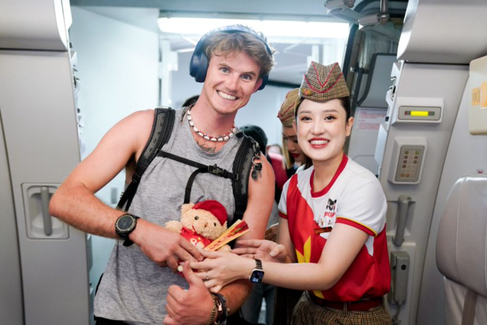 Những chuyến bay Vietjet mang cờ đỏ - sao vàng rực rỡ khắp trong ngoài nước dịp kỷ niệm 80 năm Quốc khánh 2.9 - ảnh 6