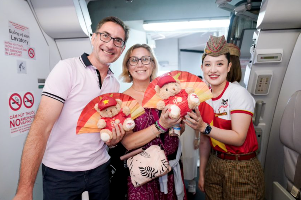 Những chuyến bay Vietjet mang cờ đỏ - sao vàng rực rỡ khắp trong ngoài nước dịp kỷ niệm 80 năm Quốc khánh 2.9 - ảnh 7