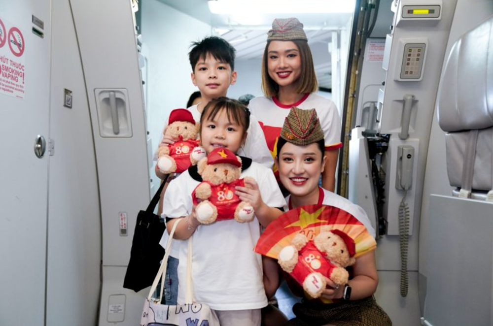 Những chuyến bay Vietjet mang cờ đỏ - sao vàng rực rỡ khắp trong ngoài nước dịp kỷ niệm 80 năm Quốc khánh 2.9 - ảnh 8
