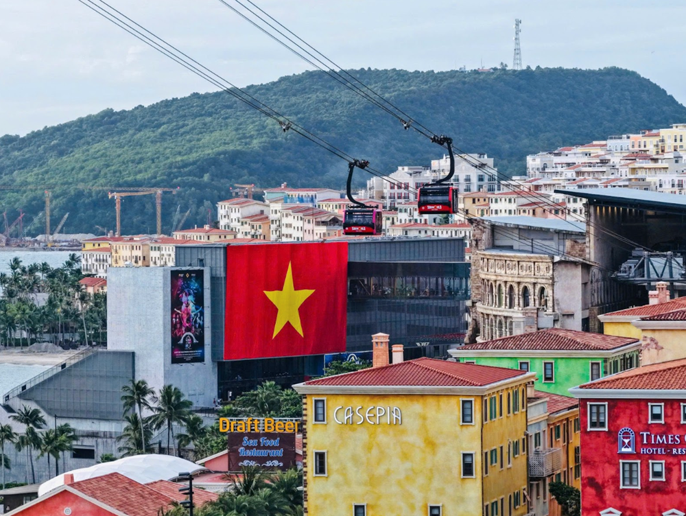 Nam đảo Phú Quốc tưng bừng Quốc khánh: Đại kỳ 500m² và pháo hoa “đốn tim” du khách - ảnh 2