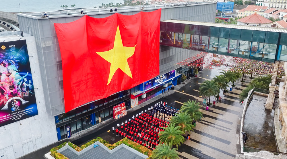 Nam đảo Phú Quốc tưng bừng Quốc khánh: Đại kỳ 500m² và pháo hoa “đốn tim” du khách - ảnh 3