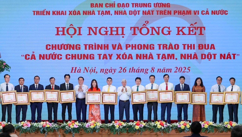 SHB vinh dự nhận Bằng khen của Thủ tướng vì những đóng góp tích cực trong chương trình xóa nhà tạm, dột nát - ảnh 1