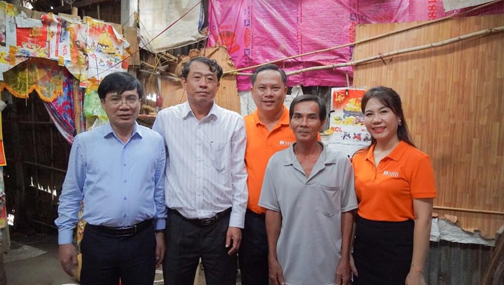 SHB vinh dự nhận Bằng khen của Thủ tướng vì những đóng góp tích cực trong chương trình xóa nhà tạm, dột nát - ảnh 2