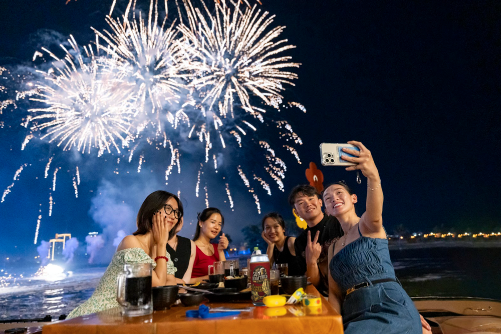 Show diễn pháo hoa và nghệ thuật thể thao mạo hiểm sẽ trở lại Thị trấn Hoàng Hôn tháng 11 này - ảnh 4