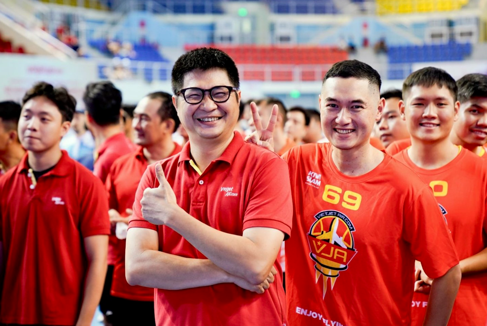Gần 600 “chiến binh bầu trời” Vietjet tranh tài thể thao và hành động vì môi trường biển - ảnh 1