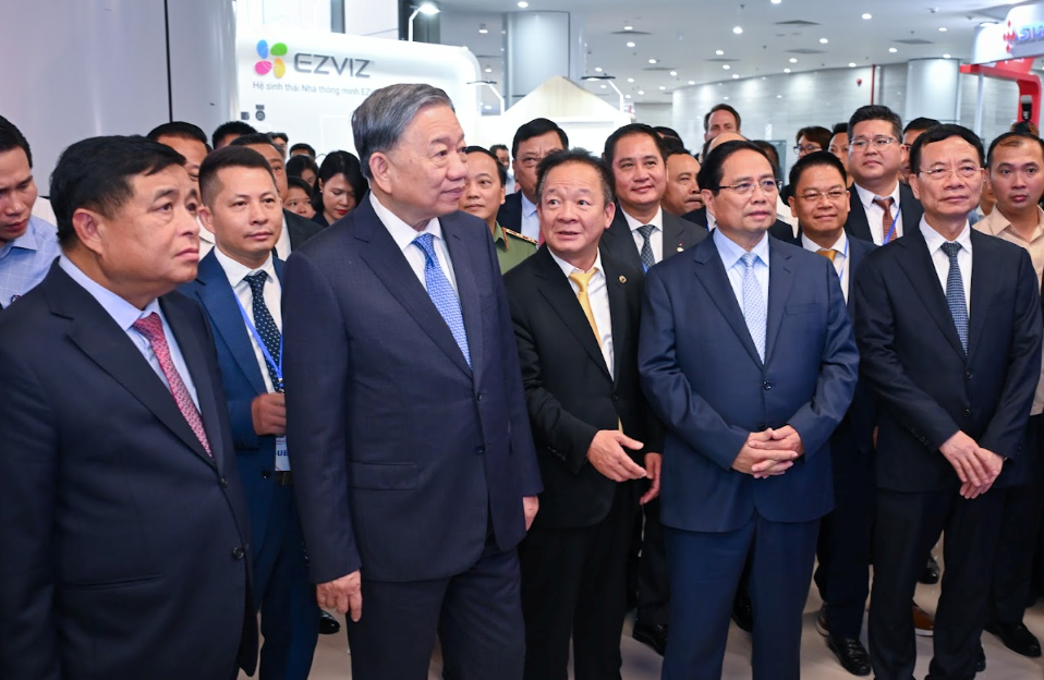Tiếp tục đẩy mạnh ứng dụng AI, “siêu cảng” Việt Nam SuperPort™ của T&T Group gây ấn tượng mạnh tại VIIE 2025 - ảnh 2