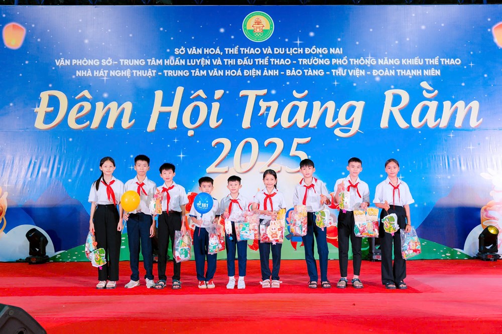 Đêm Hội Trăng Rằm 2025 – Tết Trung Thu ấm áp cho thiếu nhi ngành VHTTDL Đồng Nai - ảnh 4