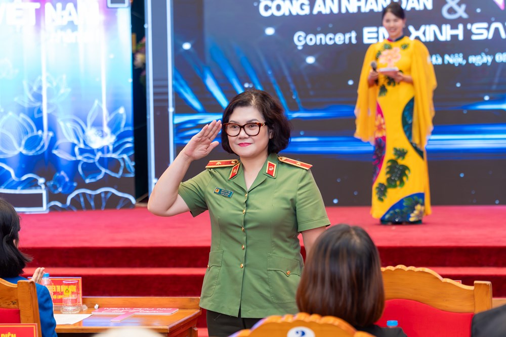 “Em Xinh – Say Hi” giao lưu cùng 500 nữ chiến sĩ Công an Nhân dân: Tôn vinh vẻ đẹp, bản lĩnh và lòng nhân ái của phụ nữ Việt - ảnh 2