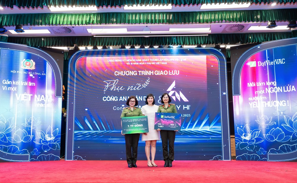 “Em Xinh – Say Hi” giao lưu cùng 500 nữ chiến sĩ Công an Nhân dân: Tôn vinh vẻ đẹp, bản lĩnh và lòng nhân ái của phụ nữ Việt - ảnh 4
