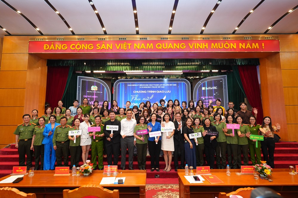 “Em Xinh – Say Hi” giao lưu cùng 500 nữ chiến sĩ Công an Nhân dân: Tôn vinh vẻ đẹp, bản lĩnh và lòng nhân ái của phụ nữ Việt - ảnh 1