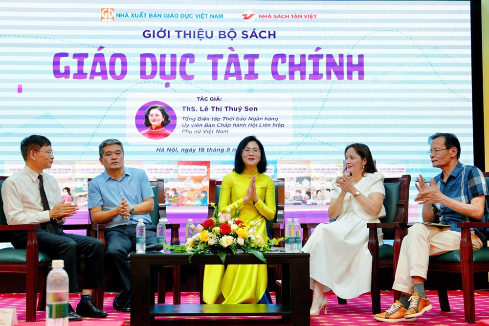 Vì sao nên tìm đọc bộ sách “Giáo dục tài chính”? - ảnh 1