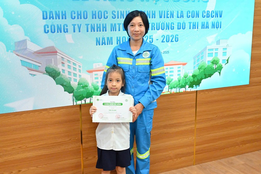 Học bổng “PRO Việt Nam - URENCO”: Tiếp sức ước mơ con em công nhân môi trường - ảnh 11