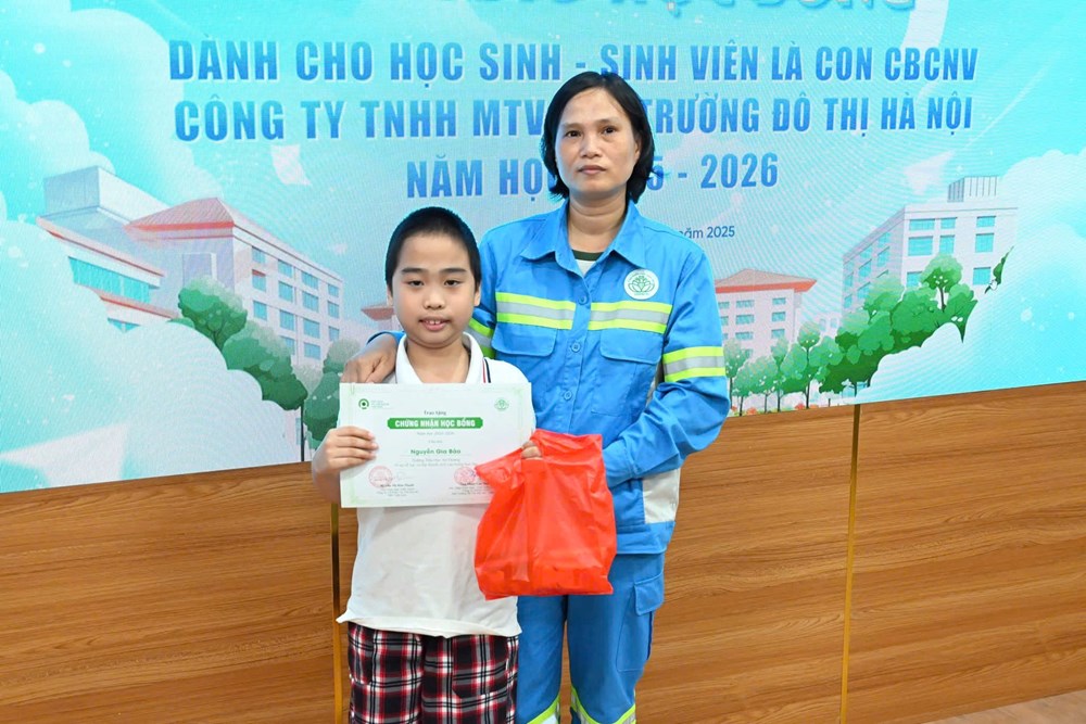 Học bổng “PRO Việt Nam - URENCO”: Tiếp sức ước mơ con em công nhân môi trường - ảnh 10