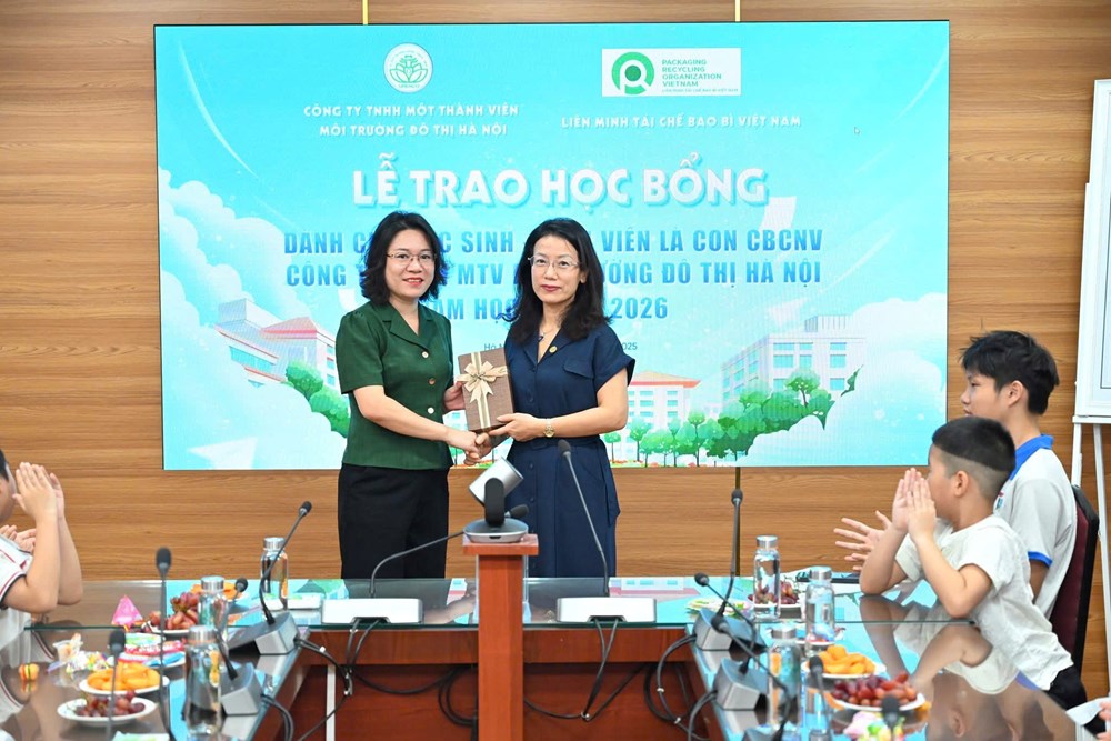 Học bổng “PRO Việt Nam - URENCO”: Tiếp sức ước mơ con em công nhân môi trường - ảnh 6