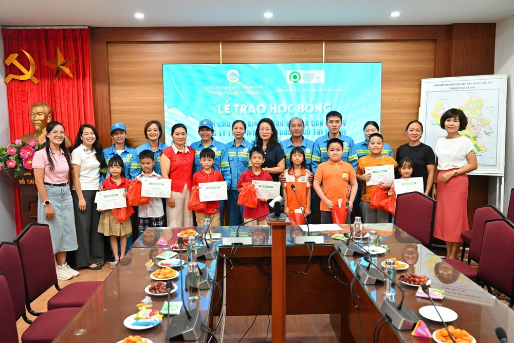 Học bổng “PRO Việt Nam - URENCO”: Tiếp sức ước mơ con em công nhân môi trường - ảnh 5