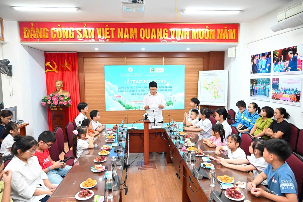 Học bổng “PRO Việt Nam - URENCO”: Tiếp sức ước mơ con em công nhân môi trường - ảnh 3