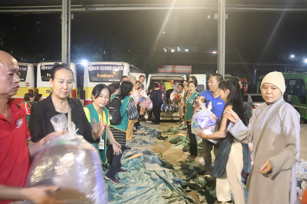 “Mất đi ánh sáng, nhưng hôm nay tôi thấy được niềm ấm áp của tình người" - ảnh 11