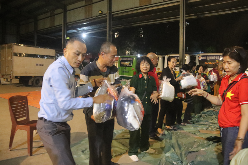 “Mất đi ánh sáng, nhưng hôm nay tôi thấy được niềm ấm áp của tình người" - ảnh 12