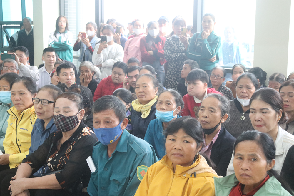 “Mất đi ánh sáng, nhưng hôm nay tôi thấy được niềm ấm áp của tình người" - ảnh 26