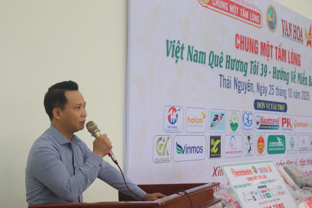 “Mất đi ánh sáng, nhưng hôm nay tôi thấy được niềm ấm áp của tình người" - ảnh 2