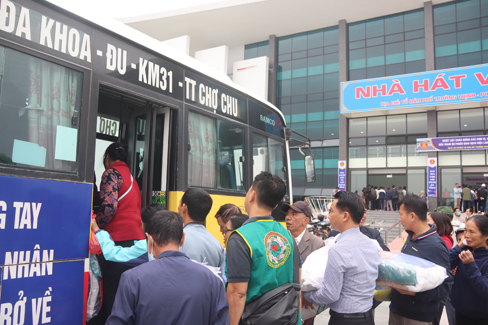 “Mất đi ánh sáng, nhưng hôm nay tôi thấy được niềm ấm áp của tình người" - ảnh 28