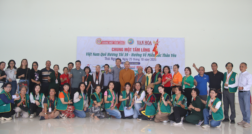 “Mất đi ánh sáng, nhưng hôm nay tôi thấy được niềm ấm áp của tình người" - ảnh 6