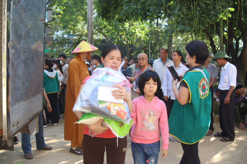 “Mất đi ánh sáng, nhưng hôm nay tôi thấy được niềm ấm áp của tình người" - ảnh 40