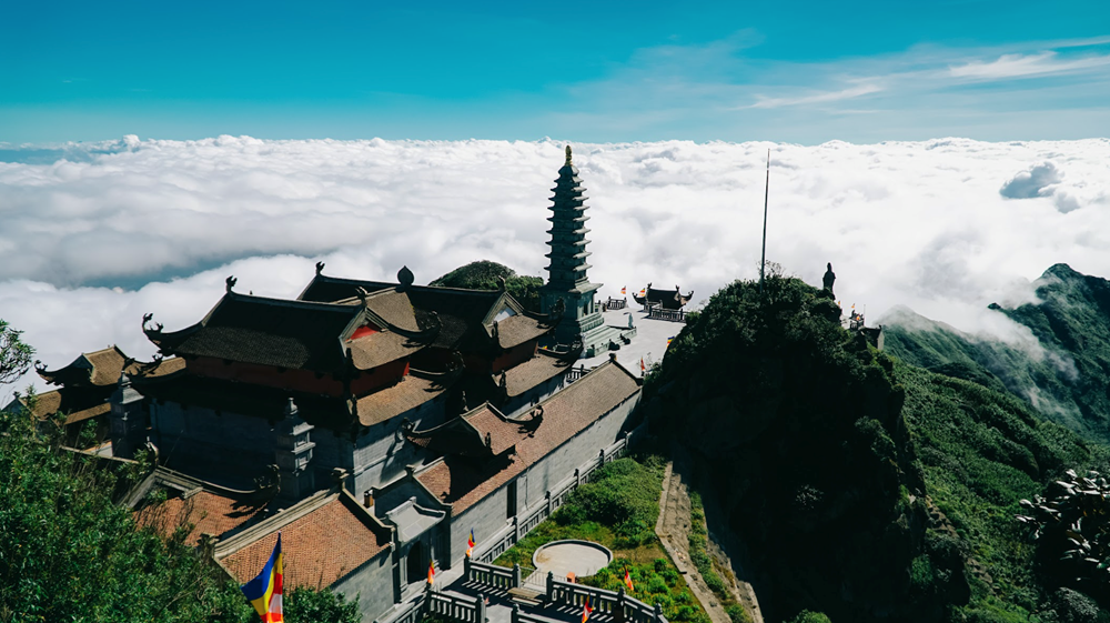 Du khách Tây thích thú săn mây, check in hoa Sen đá trên đỉnh Fansipan - ảnh 6