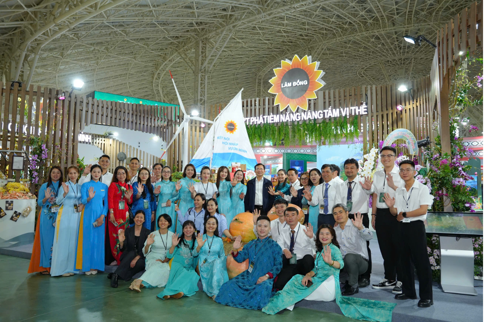 Lâm Đồng đạt giải thưởng “Không gian trưng bày tiêu biểu” tại Hội chợ Mùa Thu 2025 - ảnh 3