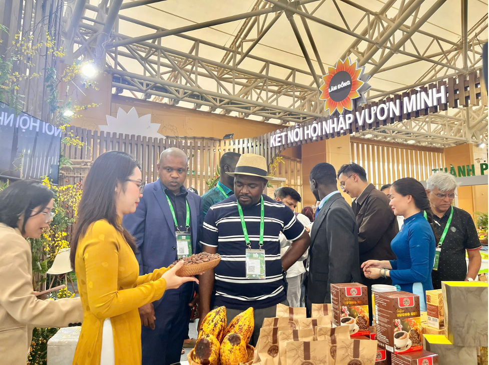 Lâm Đồng đạt giải thưởng “Không gian trưng bày tiêu biểu” tại Hội chợ Mùa Thu 2025 - ảnh 4