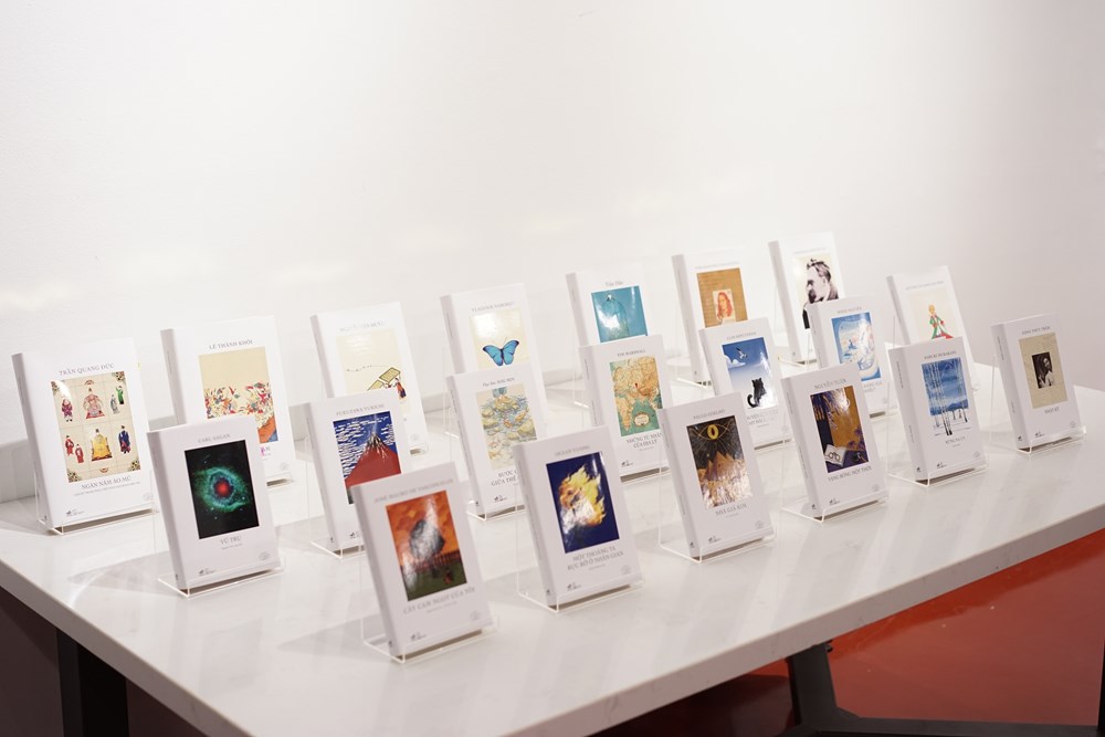 Ra mắt bộ sách 20 năm: Từ “Nhật ký Đặng Thùy Trâm” đến “Một thoáng ta rực rỡ ở nhân gian” - ảnh 1