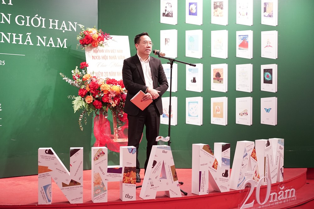 Ra mắt bộ sách 20 năm: Từ “Nhật ký Đặng Thùy Trâm” đến “Một thoáng ta rực rỡ ở nhân gian” - ảnh 4